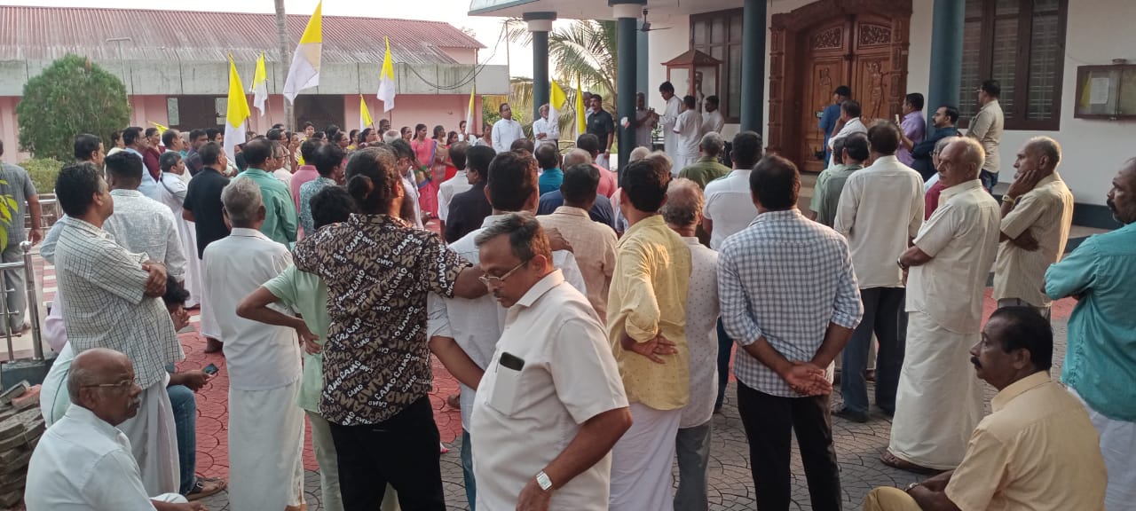 പ്രസാദഗിരി പള്ളിയിലെ വികാരിയച്ചനെ മേജർ ആർച്ചുബിഷപ്പിന്റെ ​ഗുണ്ടകൾ ആക്രമിച്ചതിൽ പ്രതിഷേധിച്ചു കൊണ്ട് പ്രസാദഗിരിയിൽ നടന്ന പ്രതിഷേധ റാലിയും, സമ്മേളനവും